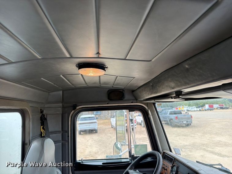 image for item FU1050 2002 Peterbilt 330 water truck