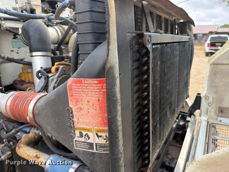 image for item FU1050 2002 Peterbilt 330 water truck