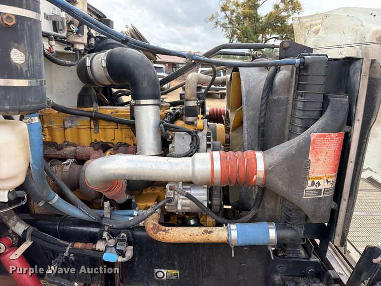 image for item FU1050 2002 Peterbilt 330 water truck