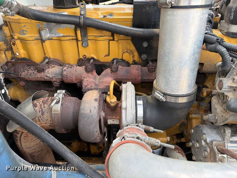 image for item FU1050 2002 Peterbilt 330 water truck