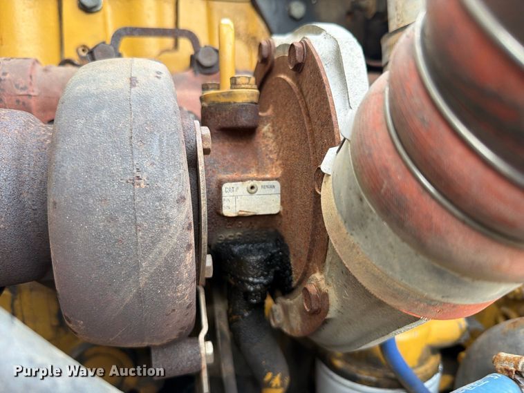 image for item FU1050 2002 Peterbilt 330 water truck