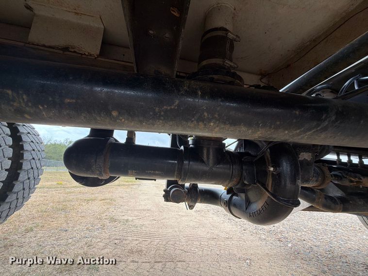 image for item FU1050 2002 Peterbilt 330 water truck