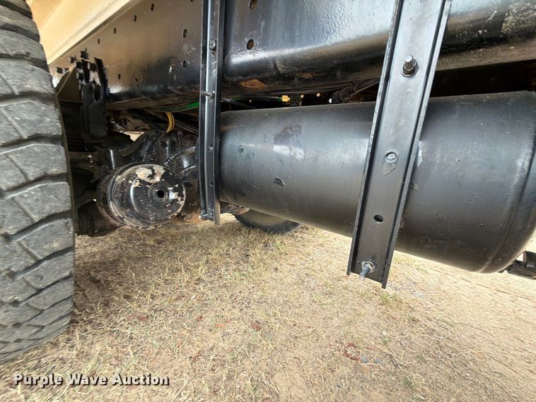 image for item FU1050 2002 Peterbilt 330 water truck