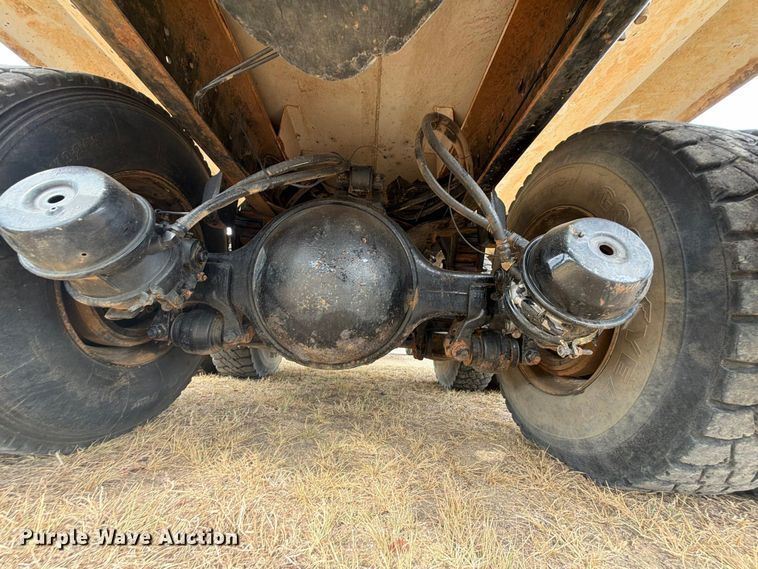 image for item FU1050 2002 Peterbilt 330 water truck