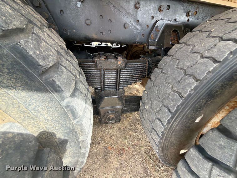 image for item FU1050 2002 Peterbilt 330 water truck