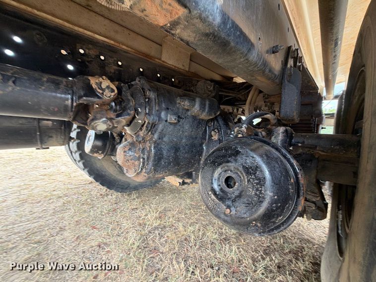 image for item FU1050 2002 Peterbilt 330 water truck
