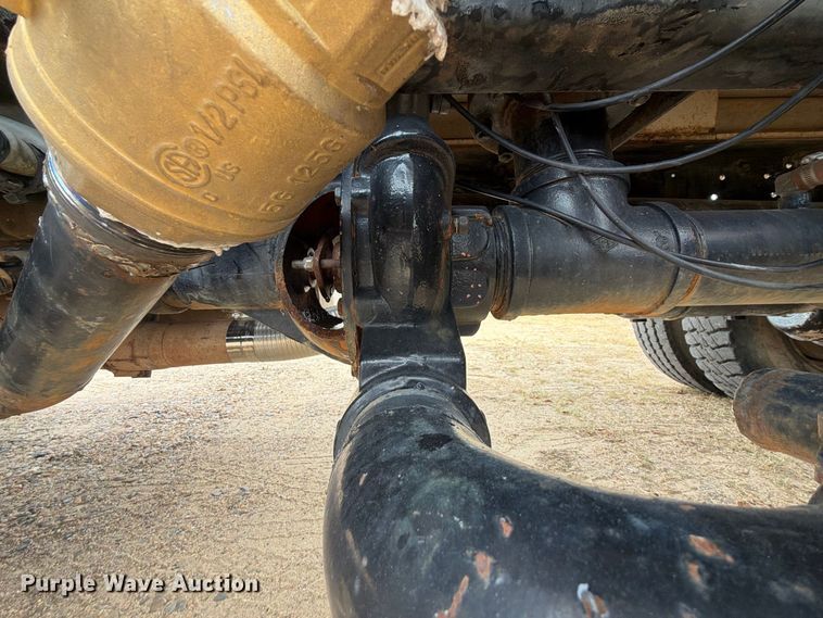 image for item FU1050 2002 Peterbilt 330 water truck