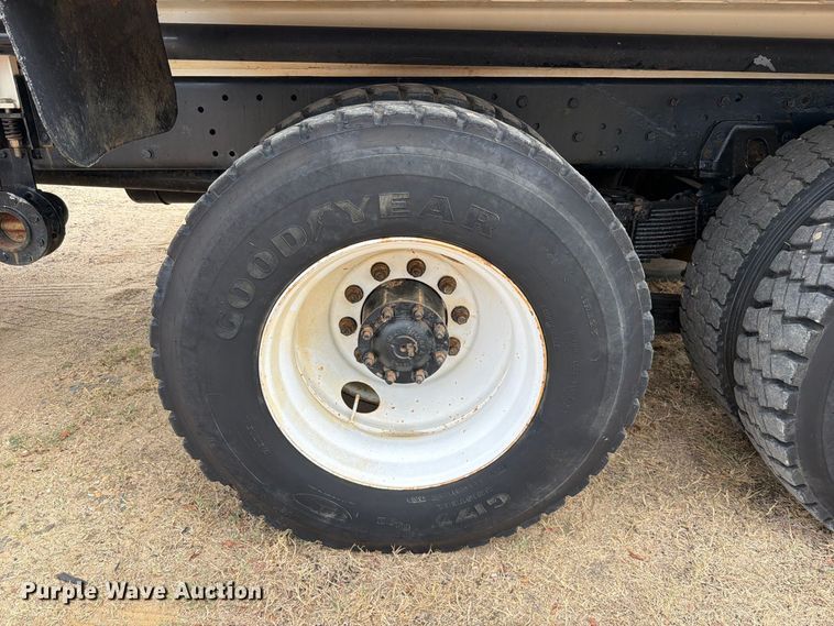 image for item FU1050 2002 Peterbilt 330 water truck