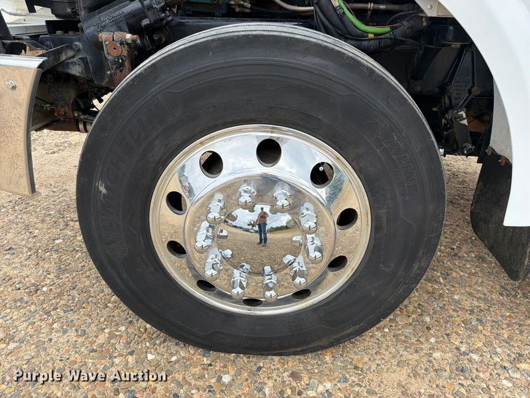 image for item FU1050 2002 Peterbilt 330 water truck