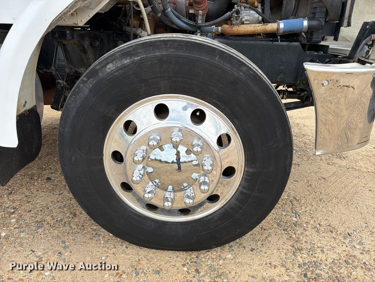 image for item FU1050 2002 Peterbilt 330 water truck