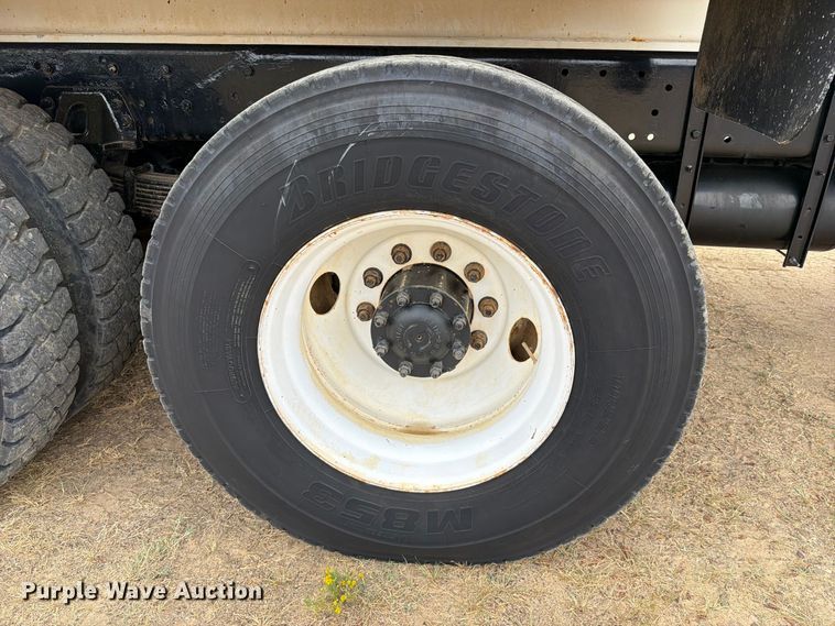 image for item FU1050 2002 Peterbilt 330 water truck