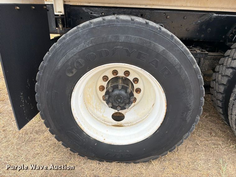 image for item FU1050 2002 Peterbilt 330 water truck