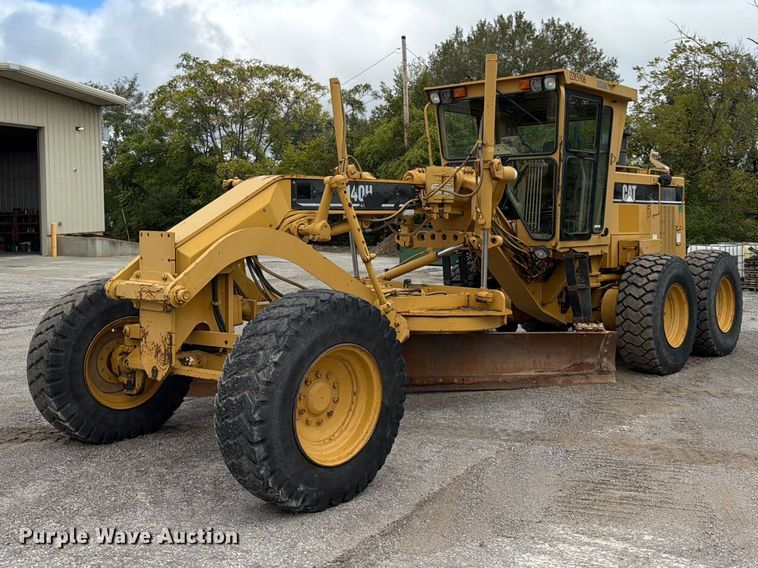 2001 Caterpillar 140H motor grader