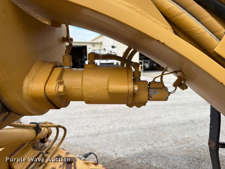 image for item FU4700 2001 Caterpillar 140H motor grader