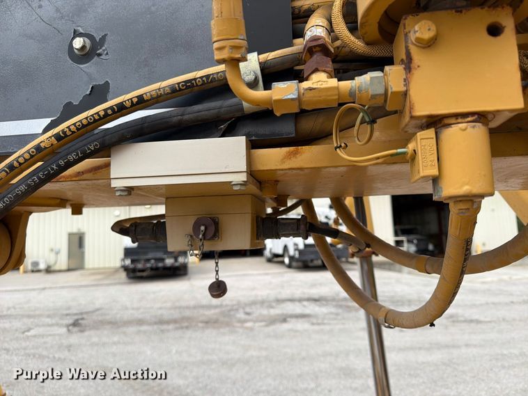 image for item FU4700 2001 Caterpillar 140H motor grader