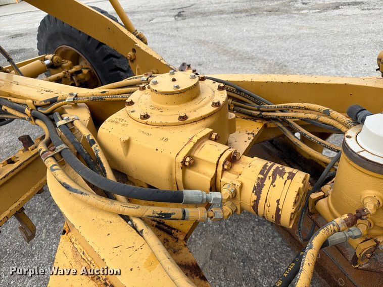 image for item FU4700 2001 Caterpillar 140H motor grader