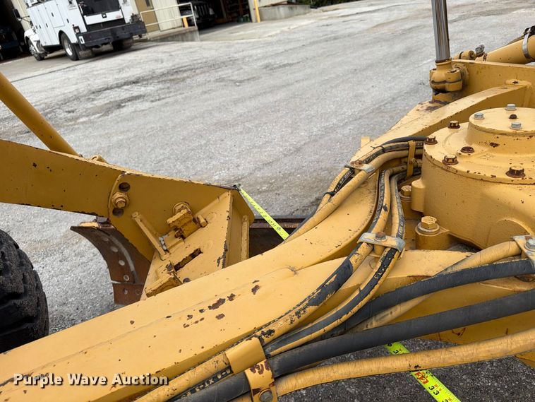 image for item FU4700 2001 Caterpillar 140H motor grader