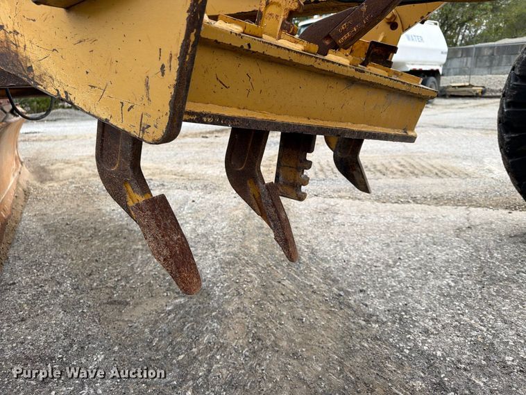 image for item FU4700 2001 Caterpillar 140H motor grader