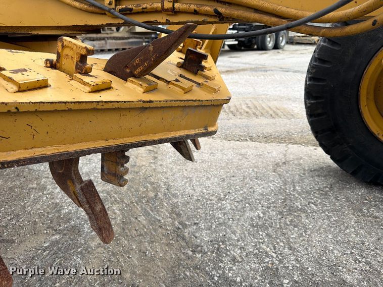 image for item FU4700 2001 Caterpillar 140H motor grader