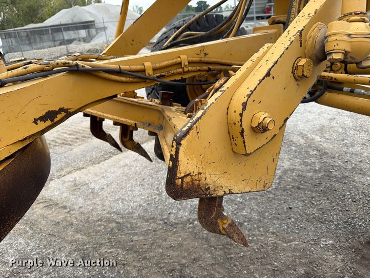 image for item FU4700 2001 Caterpillar 140H motor grader