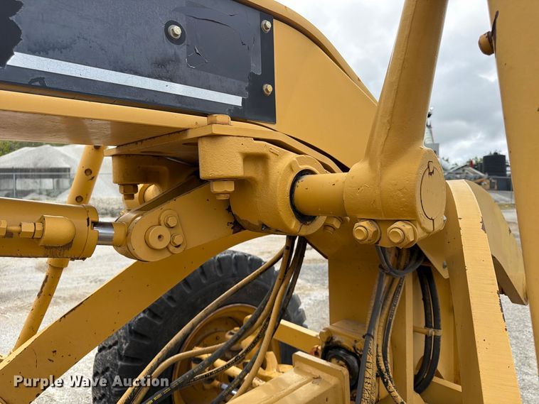 image for item FU4700 2001 Caterpillar 140H motor grader