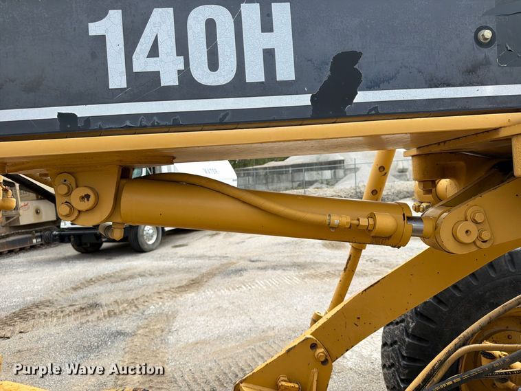 image for item FU4700 2001 Caterpillar 140H motor grader