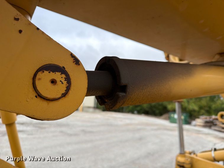 image for item FU4700 2001 Caterpillar 140H motor grader