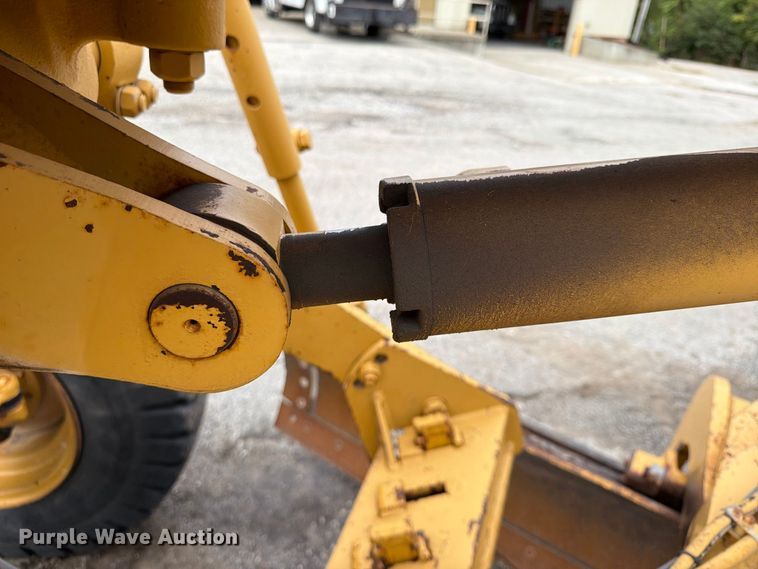 image for item FU4700 2001 Caterpillar 140H motor grader