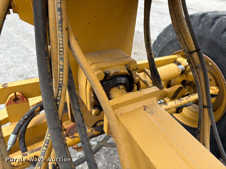 image for item FU4700 2001 Caterpillar 140H motor grader