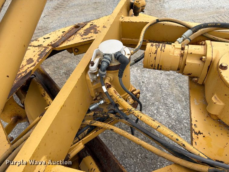 image for item FU4700 2001 Caterpillar 140H motor grader