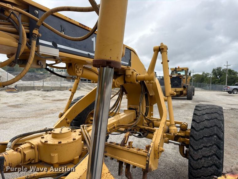 image for item FU4700 2001 Caterpillar 140H motor grader