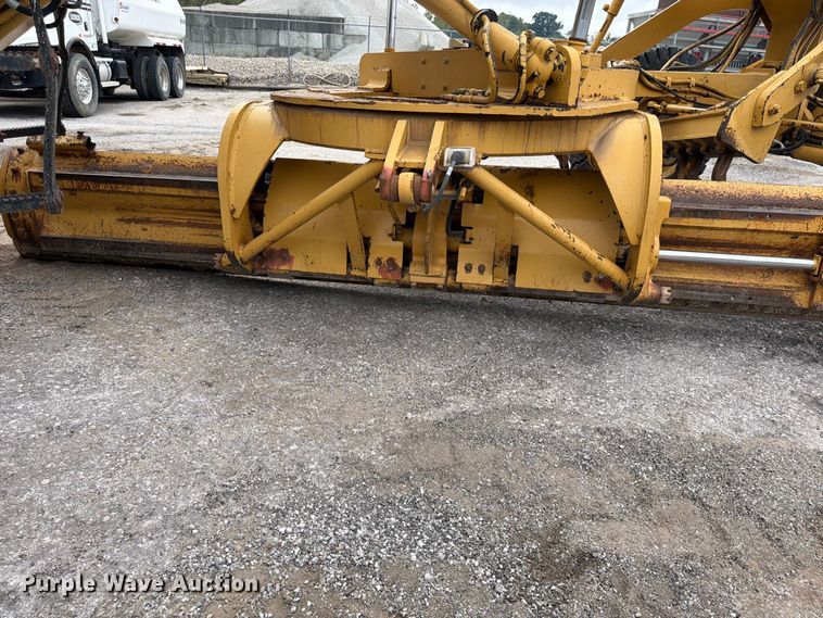 image for item FU4700 2001 Caterpillar 140H motor grader