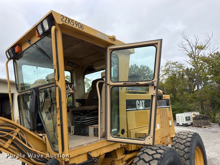 image for item FU4700 2001 Caterpillar 140H motor grader