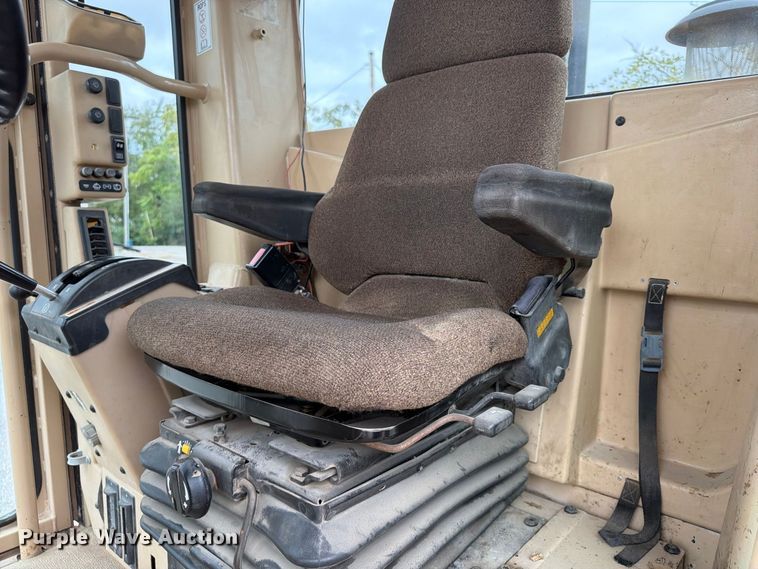 image for item FU4700 2001 Caterpillar 140H motor grader