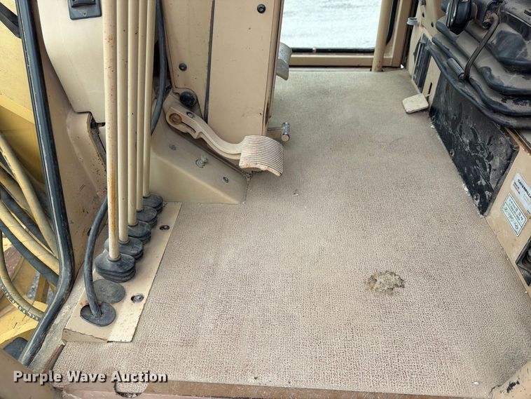 image for item FU4700 2001 Caterpillar 140H motor grader