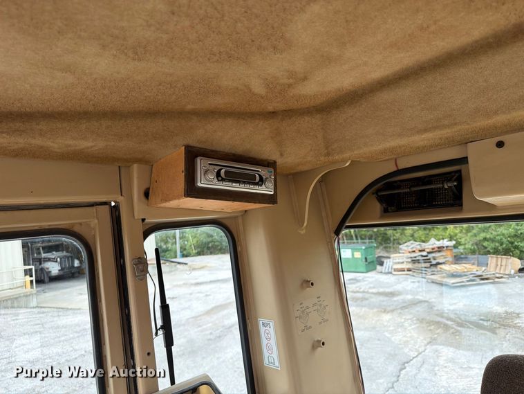 image for item FU4700 2001 Caterpillar 140H motor grader