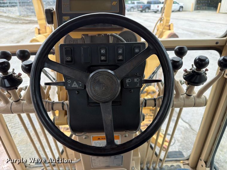 image for item FU4700 2001 Caterpillar 140H motor grader
