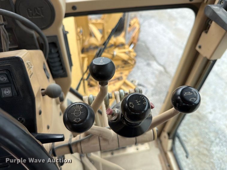 image for item FU4700 2001 Caterpillar 140H motor grader