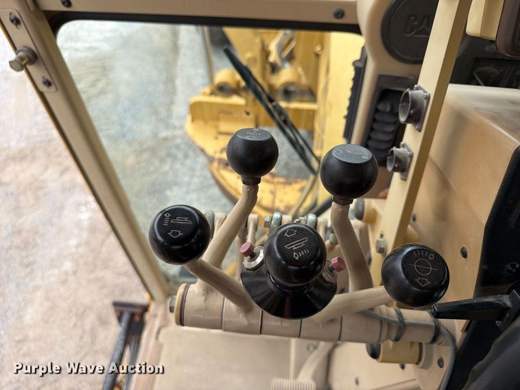 image for item FU4700 2001 Caterpillar 140H motor grader
