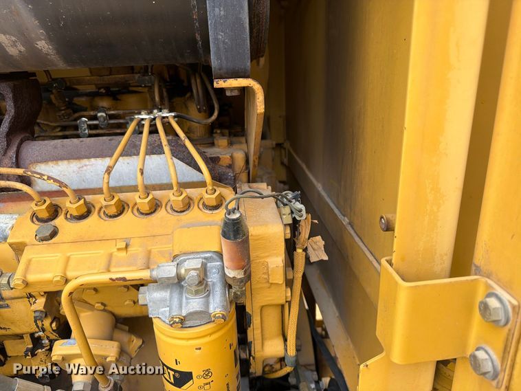 image for item FU4700 2001 Caterpillar 140H motor grader