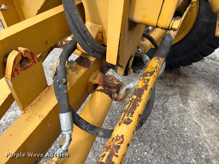 image for item FU4700 2001 Caterpillar 140H motor grader