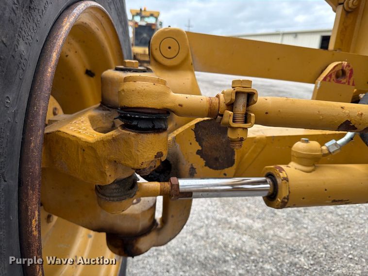 image for item FU4700 2001 Caterpillar 140H motor grader