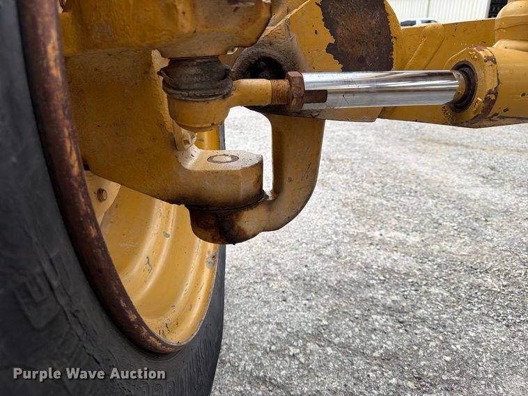 image for item FU4700 2001 Caterpillar 140H motor grader