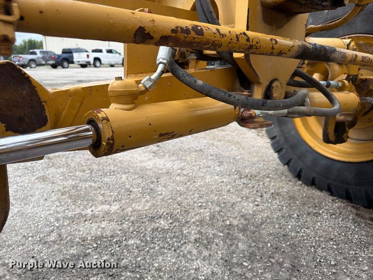 image for item FU4700 2001 Caterpillar 140H motor grader