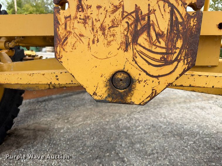 image for item FU4700 2001 Caterpillar 140H motor grader