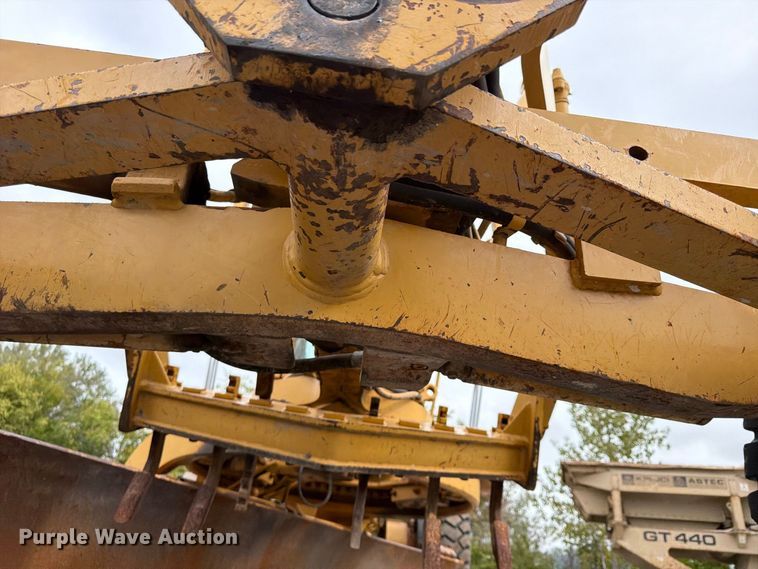 image for item FU4700 2001 Caterpillar 140H motor grader