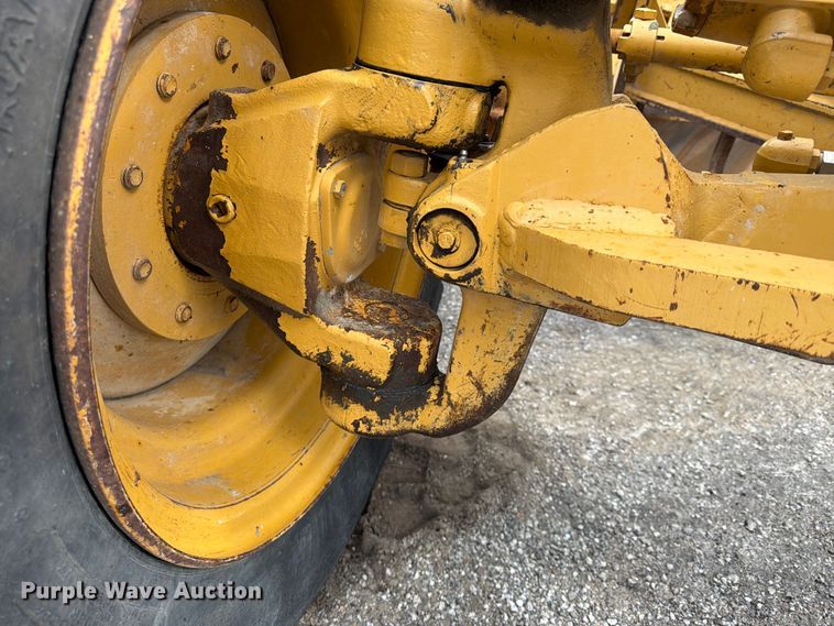 image for item FU4700 2001 Caterpillar 140H motor grader
