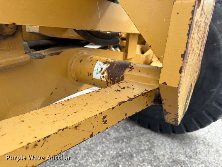 image for item FU4700 2001 Caterpillar 140H motor grader