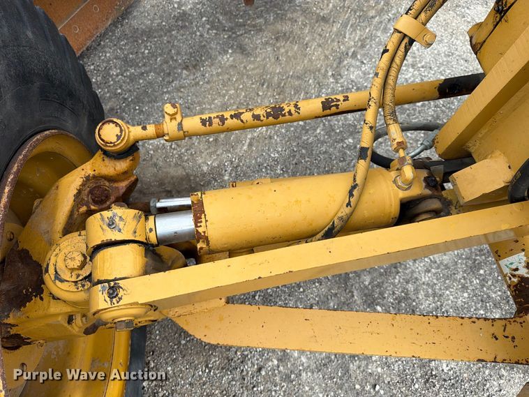image for item FU4700 2001 Caterpillar 140H motor grader