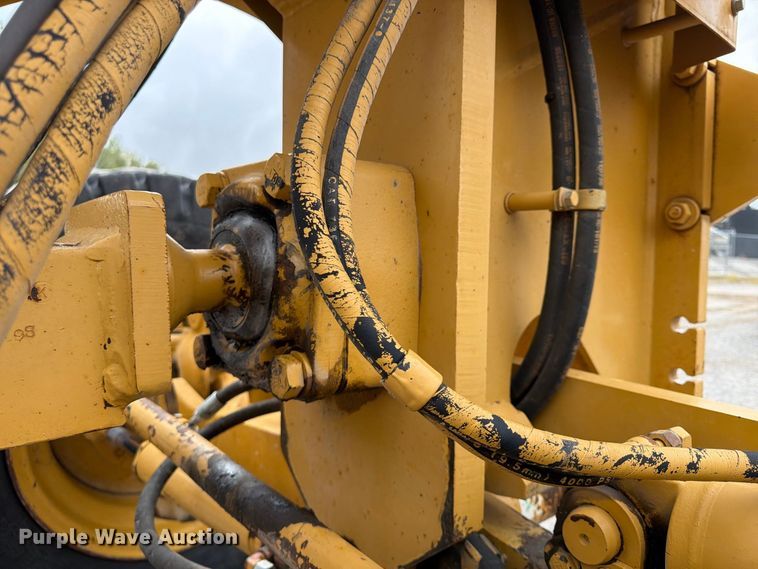 image for item FU4700 2001 Caterpillar 140H motor grader